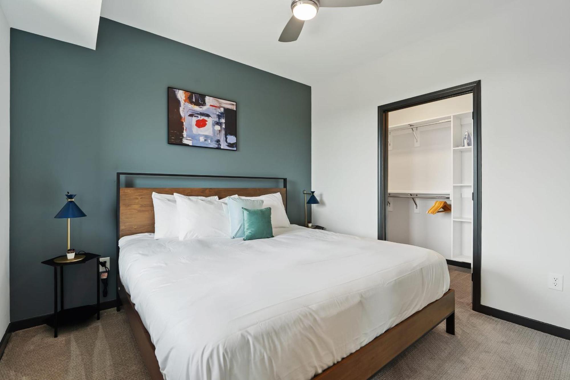 Cozysuites On Mass With Garage Parking #7 Индианаполис Экстерьер фото